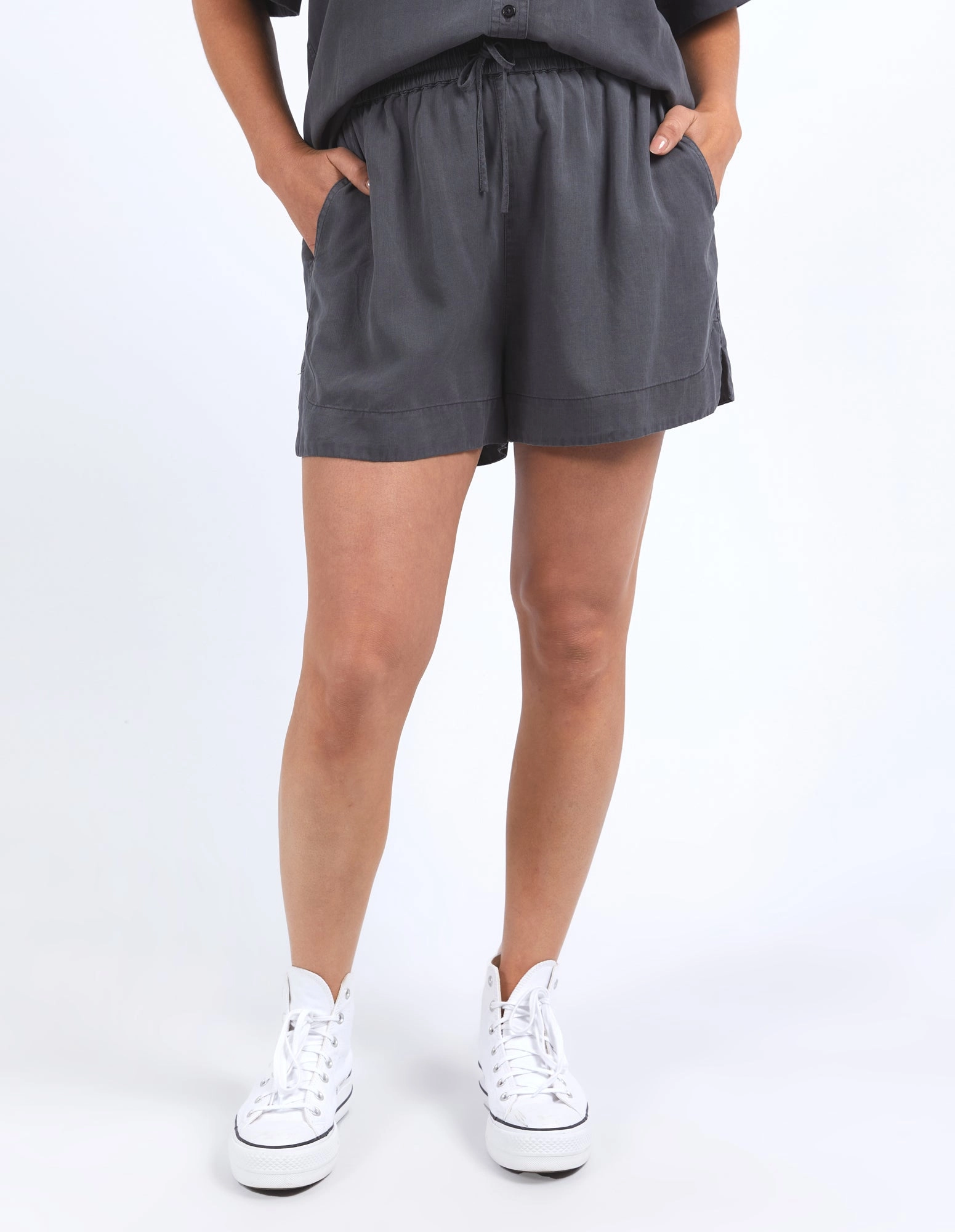 Elm Bliss Washed Short Washed Black