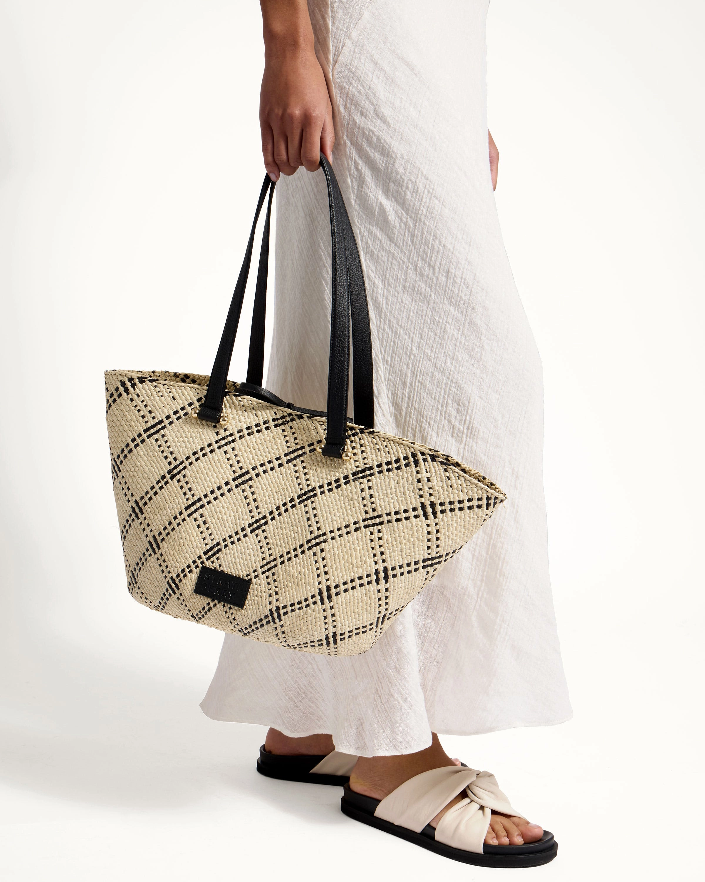 Medium Palm Basket - Natural Iraca Palm/Black